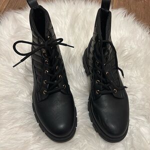 Combat boots